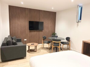 Luksus-studiosuite, 1 kingsize-seng med sovesofa | Oppholdsområde