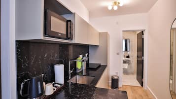 Luxury Quadruple Room | Private kitchen