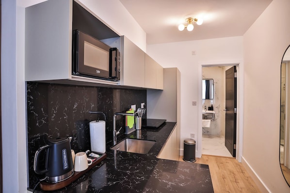 Luxury Quadruple Room | Private kitchen