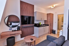 Luxury Quadruple Room | In-room safe, iron/ironing board, free WiFi, bed sheets - Finsbury Rose (London)