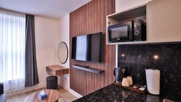 Luxury Quadruple Room | Living area