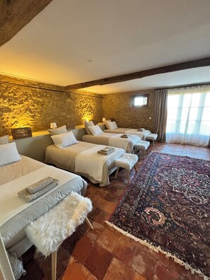 Little Bears Quadruple Room, Pool View - Maison Puchouaou Chambres d'hôtes (Montesquiou)