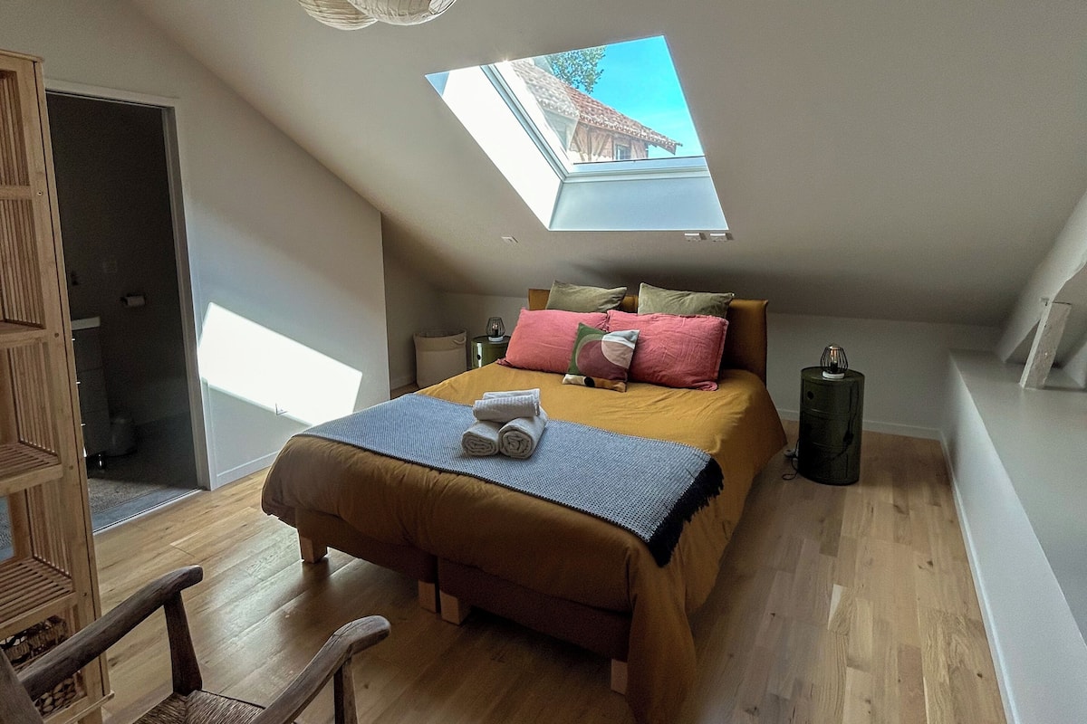 Comfort Double Room | Peralatan tempat tidur premium, dihias secara berasingan
