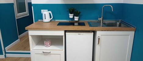 Fridge, microwave, stovetop, coffee/tea maker