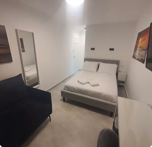 Charming 1-bedroom apartment in delightful Bat Yam with AC, WiFi