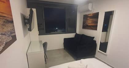 Charming 1-bedroom apartment in delightful Bat Yam with AC, WiFi