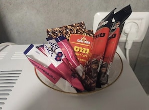Haartrockner, Handtücher, Toilettenpapier