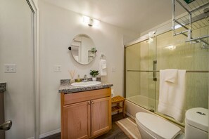 Doccia, asciugacapelli, bidet, asciugamani