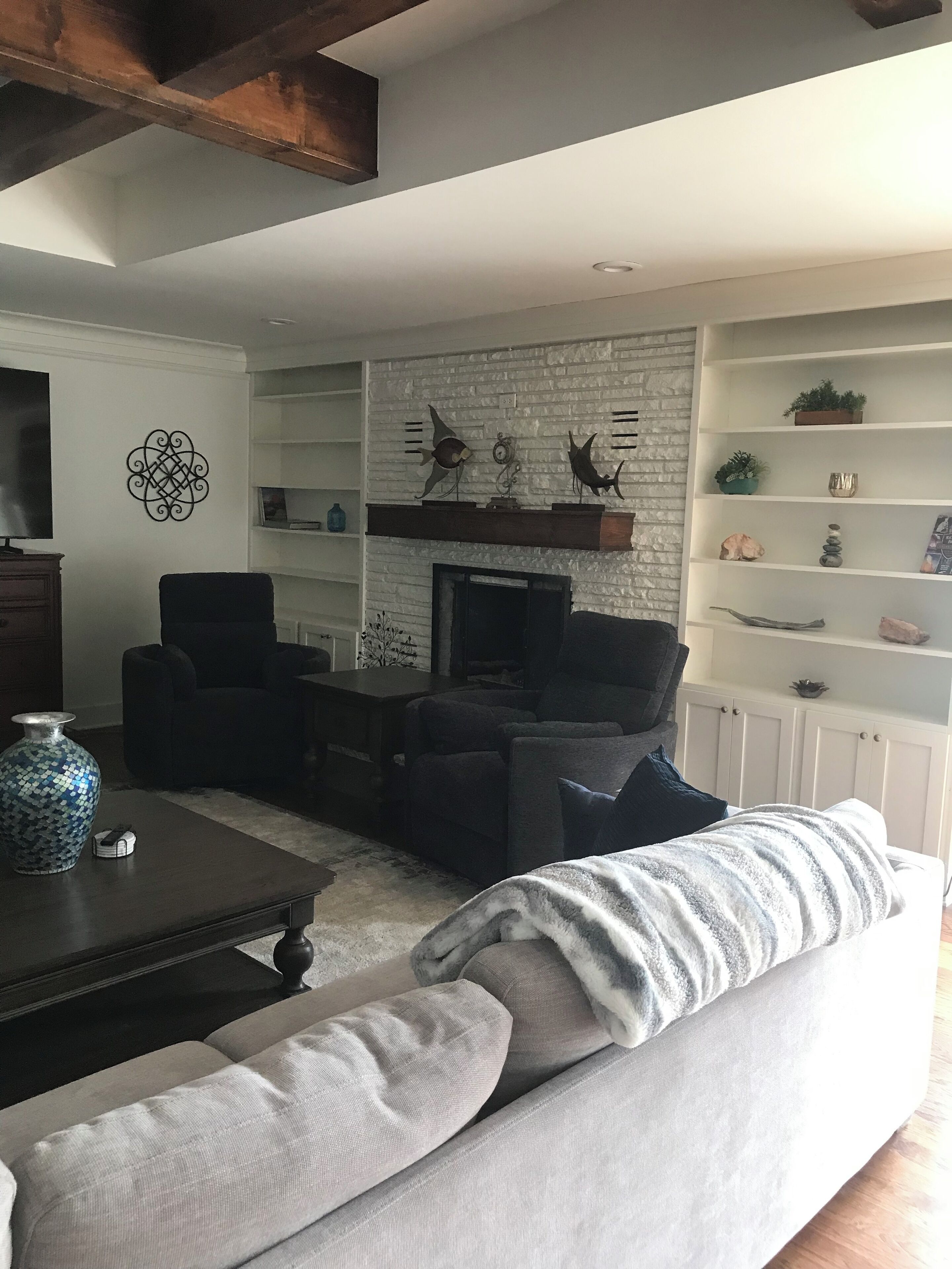 Smart-TV, peis, bøker og PC-skjermer