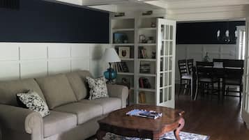 Smart TV, fireplace, books, computer monitors