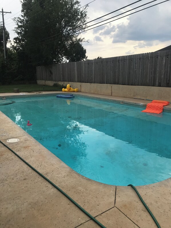 Piscine intérieure, piscine extérieure