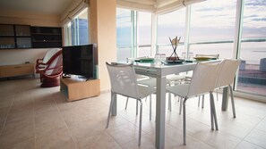 Dining - Apartamento LE PRESIDENT CD 14 by HR COSTABRAVA (Platja d'Aro)