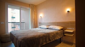 3 chambres, fer et planche à repasser