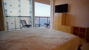 3 chambres, fer et planche Ă repasser