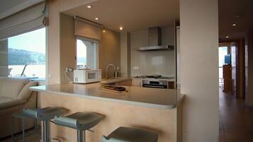 Kühlschrank, Mikrowelle, Ofen, Geschirrspüler