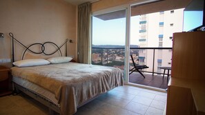 3 Schlafzimmer, Bügeleisen/Bügelbrett