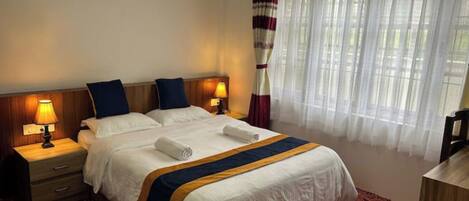 2 bedrooms, iron/ironing board, WiFi