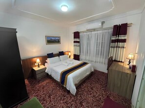 2 bedrooms, iron/ironing board, WiFi