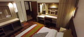3 bedrooms, iron/ironing board, WiFi