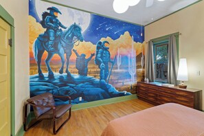 3 bedrooms, iron/ironing board, WiFi, bed sheets - The Iconic Mural House in Downtown, Tucson (Tucson)