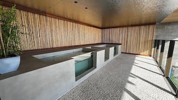 室外游泳池
