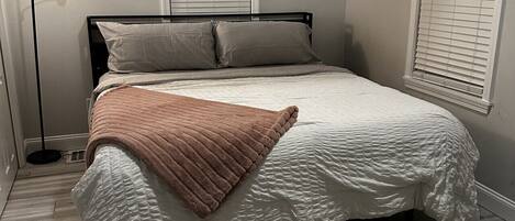 3 bedrooms, desk, iron/ironing board, free WiFi