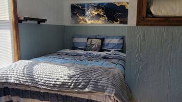 3 bedrooms, desk, iron/ironing board, WiFi