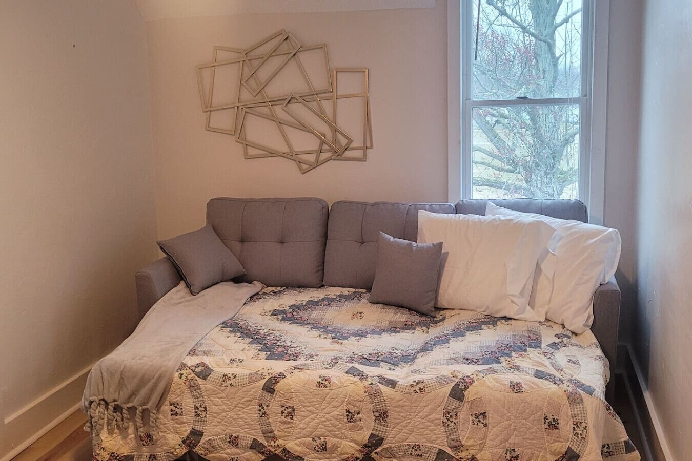 3 bedrooms, desk, iron/ironing board, WiFi