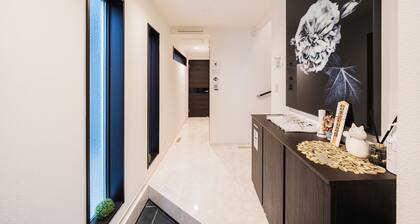 Upscale Sumida Retreat: Skytree Views, Workspaces & Premium Decor, 6 people