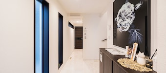 Upscale Sumida Retreat: Skytree Views, Workspaces & Premium Decor, 6 people