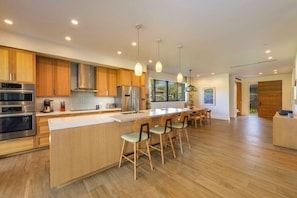 Fridge, microwave, oven, dishwasher - Honua Kai Resort: Luana Upper Villa 18D with pool view (Lahaina)