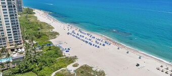 OCEAN VIEW!! Palm Beach Singer Island Resort! 2bd 2bth Hotel amenities included