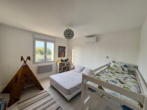 3 室のベッドルーム、アイロン / アイロン台、WiFi、ベッドシーツ