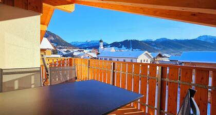 FeWo Hipp Nr. 10 - 67m² Neubau im DG mit Balkon, Berg- und Schlossblick Top Lage