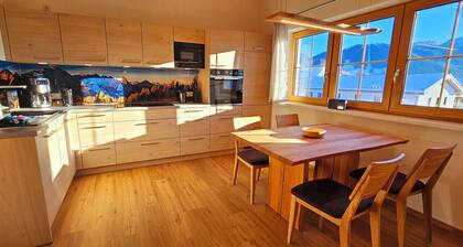 FeWo Hipp Nr. 10 - 67m² Neubau im DG mit Balkon, Berg- und Schlossblick Top Lage
