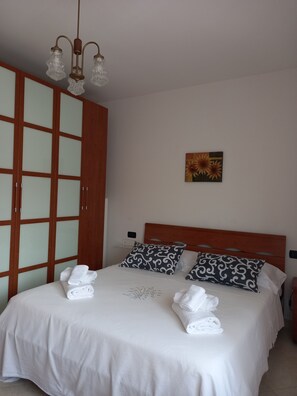 2 bedrooms, iron/ironing board, travel cot, bed sheets
