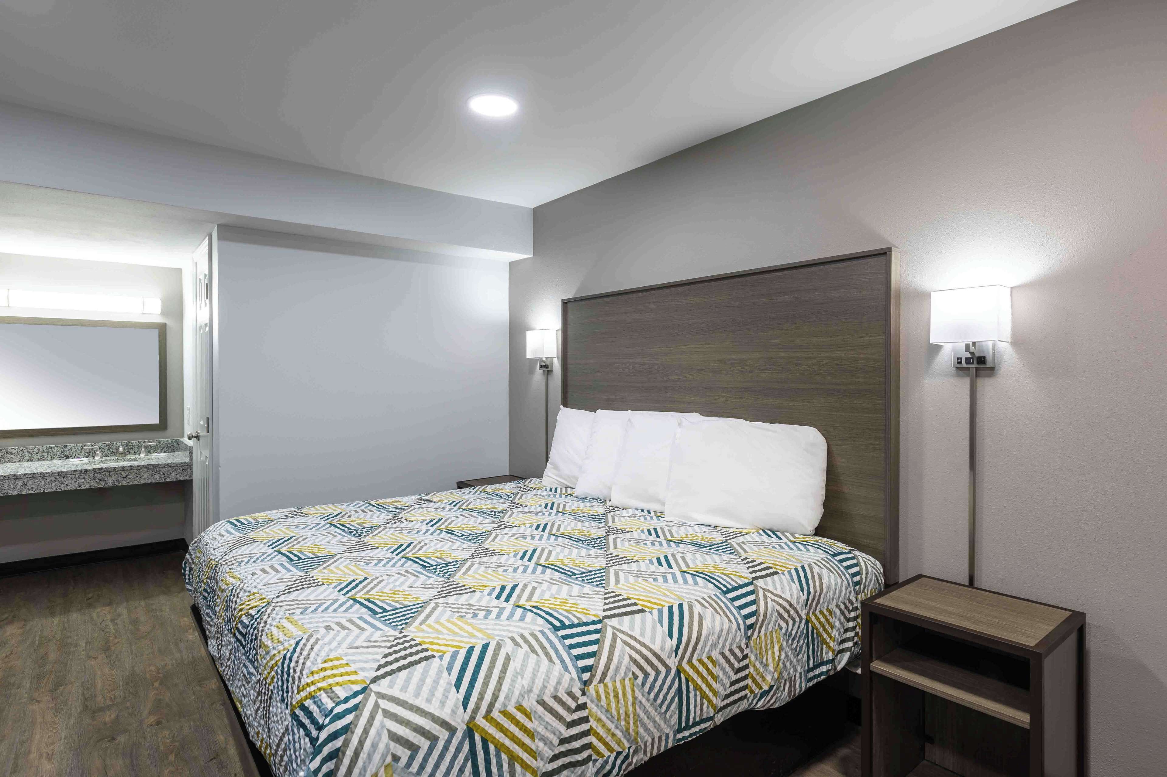 書桌、筆電工作空間、遮光布/窗簾、熨斗/熨衣板