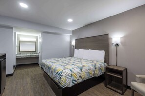 Escritorio, espacio para trabajar con laptop y cortinas blackout 