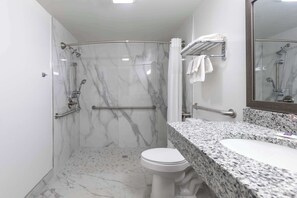 Chambre Standard, 1 très grand lit, non-fumeurs | Salle de bain accessible aux personnes à mobilité réduite