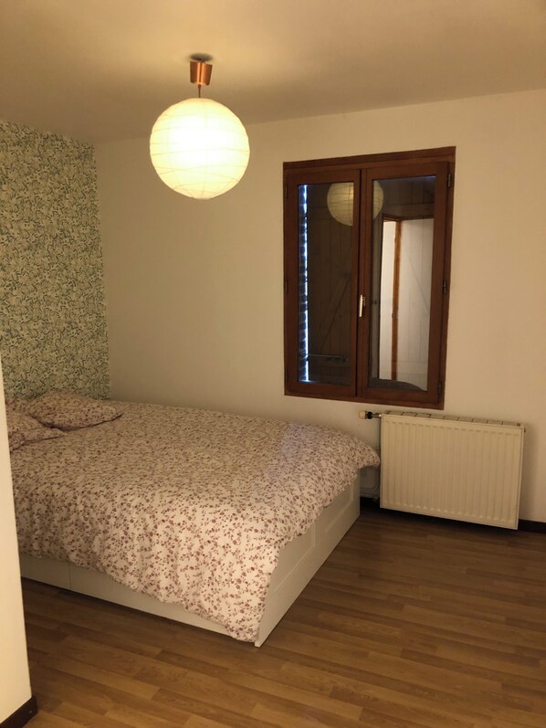 2 bedrooms, bed sheets