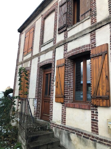 Very well located town house near Rouen 
