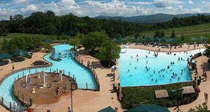 Mtn Views~Hot Tub~2 Game Rms~Fire Pit~Pet Friendly~Top of Mountain