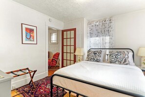 1 chambre, fer et planche à repasser, lit parapluie, Wi-Fi