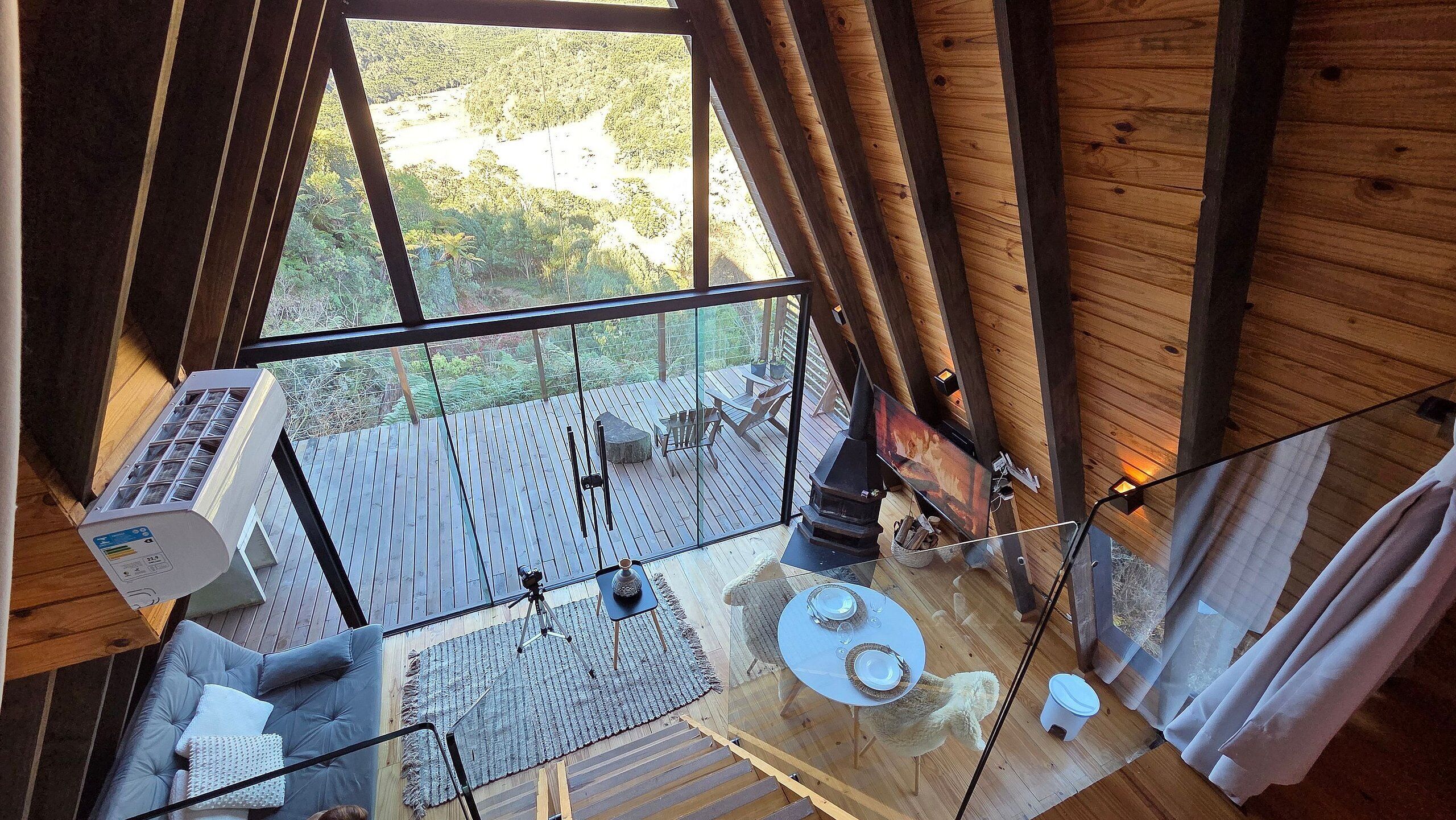 Flat-screen TV, fireplace