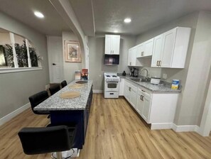 Fridge, microwave, oven, stovetop - Golden Suite in Sacramento, CA (Sacramento)