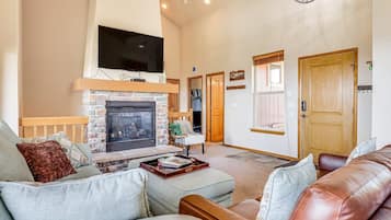 Een smart-tv en een open haard