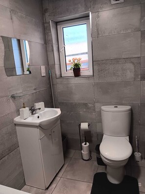 Free toiletries, hair dryer, towels, soap - Hounslow High Street  (Hounslow)