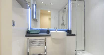 For Students Only Cosy Ensuite Rooms With Private Bathrooms at Dobbie's Point in Glasgow