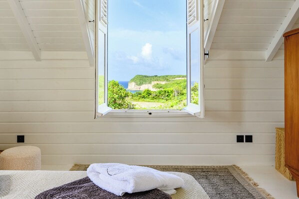 4 bedrooms, iron/ironing board, travel crib, WiFi - Villa Calypso a charming retreat with a saltwater pool and sea views (Saint-Louis)