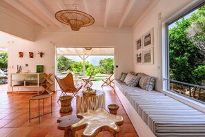 Interior - Villa Calypso a charming retreat with a saltwater pool and sea views (Saint-Louis)
